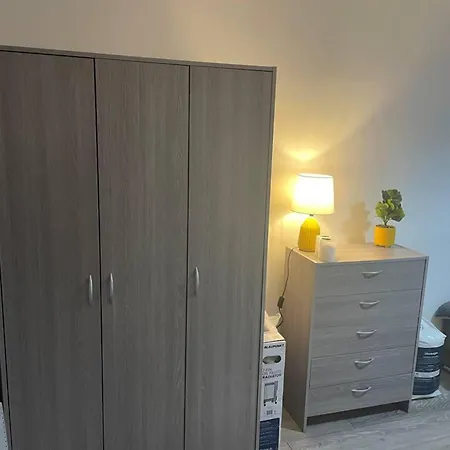 Stylish 1-bed In Leeds *