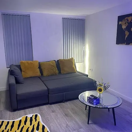 Stylish 1-bed In Leeds *